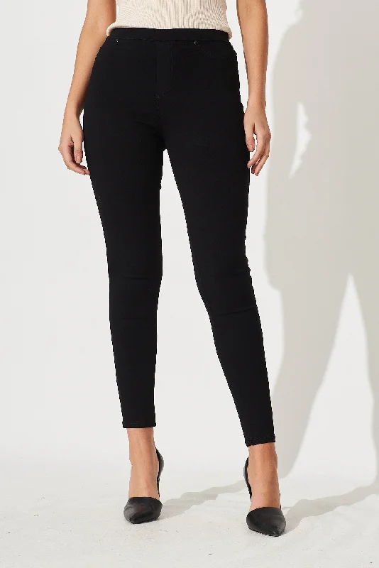 Hollie Basic Jegging In Black